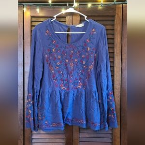 Blue shirt with flower embroidery.